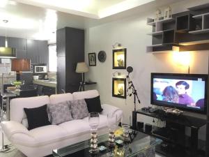 Kuchyň nebo kuchyňský kout v ubytování Spacious Low Rise Condo