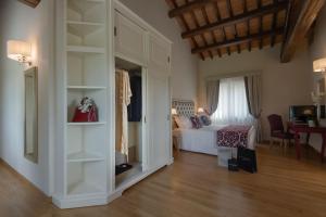 Postel nebo postele na pokoji v ubytování Borgo La Chiaracia Resort & SPA
