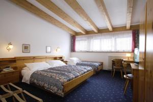 Postel nebo postele na pokoji v ubytování Hotel Alpi