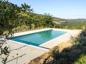 Vista sulla piscina di Gaiattone Eco Resort o su una piscina nei dintorni