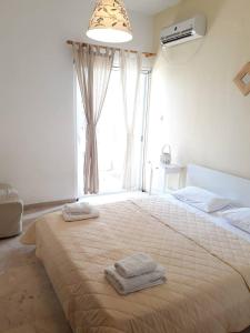 Postel nebo postele na pokoji v ubytování Almirikia Apartments