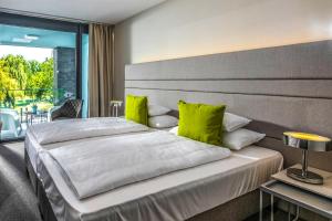 Postel nebo postele na pokoji v ubytování Open Hotel Szentes