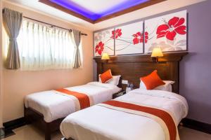 Llit o llits en una habitació de Hotel Beijing Lu