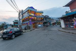 Kejiranan di persekitaran atau kejiranan dekat dengan hotel