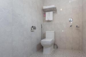 Bilik mandi di Hotel Beijing Lu