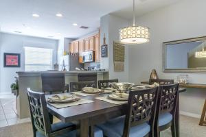 a dining room and kitchen with a table and chairs at Tideview Circle Unit 57 Condo in Orlando