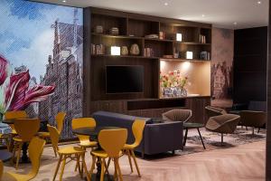 Ο χώρος του lounge ή του μπαρ στο Inntel Hotels Amsterdam Centre