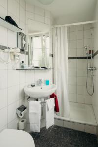 Koupelna v ubytování Bienenberg - Das Genusshotel im Grünen - Liestal