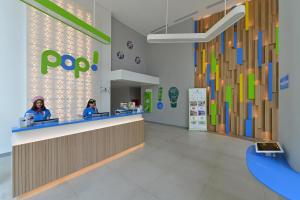 Lobi atau kawasan kaunter penerimaan di POP! Hotel Solo