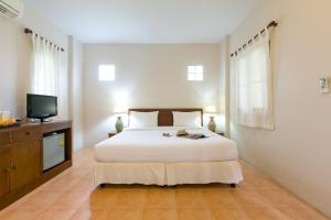 Postel nebo postele na pokoji v ubytování Thongtakian Resort + 2 fotografie