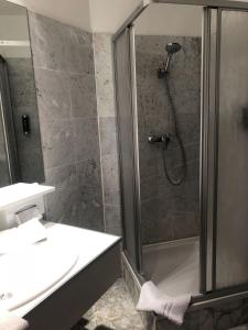 Un baño de Hotel Kongress