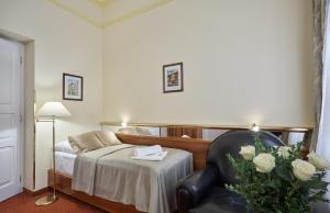 Giường trong phòng chung tại Hotel Sirius