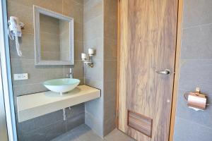 Vonios kambarys apgyvendinimo įstaigoje Green Resort