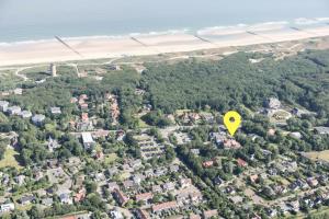 a yellow dot in the middle of a city at Mezger Lodges in Domburg