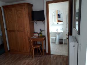 TV a/nebo společenská místnost v ubytování Albergo Meuble Tarandan + 28 fotografií