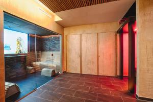 Bilik mandi di Appartements Tschol Martin