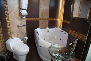 Koupelna v ubytování Kuna Hotel