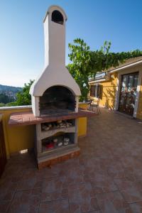 a outdoor pizza oven on a patio at Rialto in Veli Lošinj