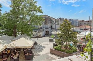 Tòa nhà nơi căn hộ tọa lạc