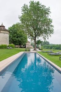 Bazén v ubytování Domaine de L'Isle Basse nebo v jeho okolí