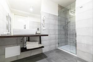 A bathroom at Gramsci Suites Még 34 kép