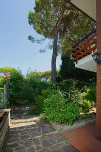 Garden sa labas ng Spaziosa villa bifamiliare