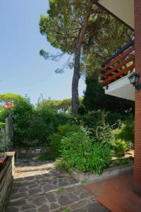 Κήπος έξω από το Spaziosa villa bifamiliare