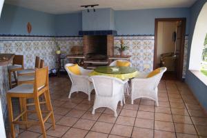 a dining room with a table and chairs at Villa Balcon del Duque in Zahara de los Atunes