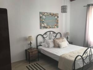 A bed or beds in a room at Blue Island