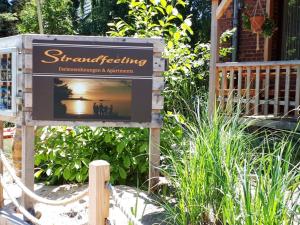 Ein Garten an der Unterkunft Strandfeeling