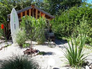 Ein Garten an der Unterkunft Strandfeeling
