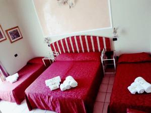 Postel nebo postele na pokoji v ubytování Hotel Sicilia