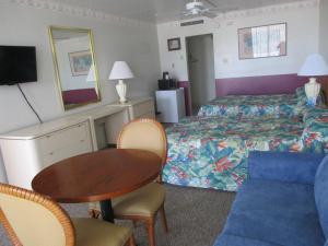 Säng eller sängar i ett rum på Landmark Motel