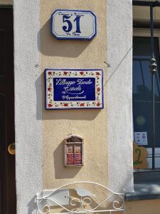 a sign on the side of a building at Villaggio Fiorito Casale in Pignone