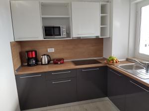 Kuchyň nebo kuchyňský kout v ubytování Apartments Kiara