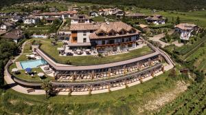Bazén v ubytování Hotel Torgglhof nebo v jeho okolí