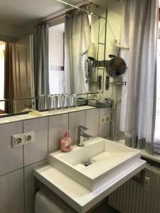 Ванна кімната в Hotel Garni Wiestor