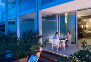Patio lub wspólna przestrzeń na świeżym powietrzu w obiekcie Waldorf Suite Hotel