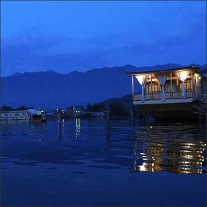 Gallery image of Houseboat Pride of India in Srinagar