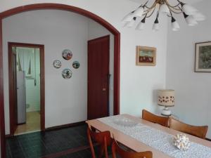 a dining room with a table and a mirror at Appartamento MiMa Pineta in Milano Marittima