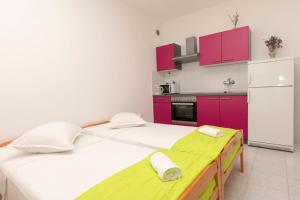 Kuchyň nebo kuchyňský kout v ubytování Apartments A cappella music + 37 fotografií