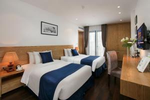 Postel nebo postele na pokoji v ubytování Hanoi Paon Hotel & Spa