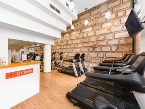 Fitness centrum a/nebo fitness zařízení v ubytování Mercure Budapest Korona