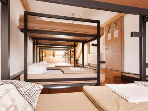 Uma ou mais camas em beliche em um quarto em Hostel Situla
