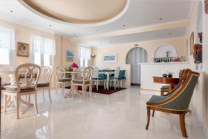 Gallery image of Villa Renos Hotel in Fira