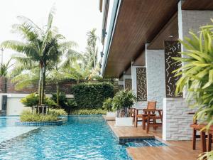 Bazén v ubytování Aqua Resort SHA Plus nebo v jeho okolí