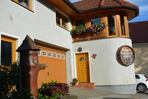 The building in which the holiday home is located