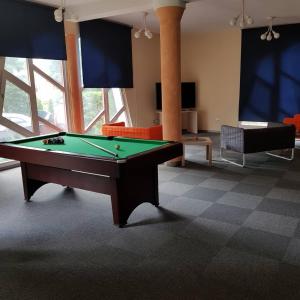 Grantek Üdülőház tesisinde bir bilardo masası