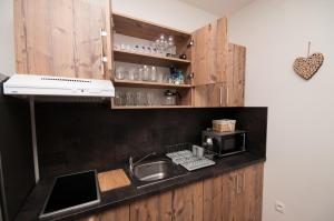 Kuchyňa alebo kuchynka v ubytovaní Apartmány Biela Púť - Jasná nr. 3