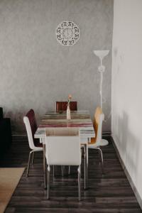 a dining room with a table and chairs at Paula Apartment & Rooms in Oradea